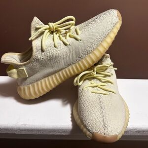 Yeezy 350 boost sulfur
#yeezy #sneakers #fashion #streetwear #preloved